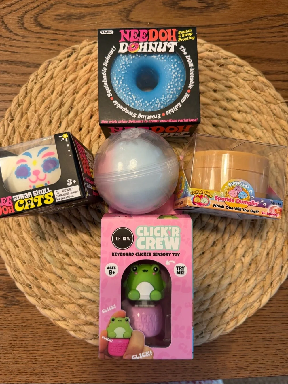 🚨💕Doughy Delights Squishy Bundle with HTF Needohs!🚨💕
